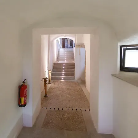 Deluxe Apartment Caces