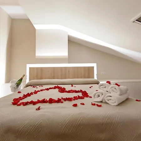 Deluxe Apartment Caces